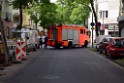 Einsatz BF Baum umgestuerzt Koeln Kalk Eythstr P21